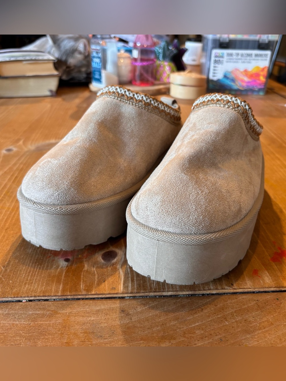 Mudd womens Stormy platform faux suede fur lined clog slippers tan 10